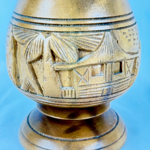 Vintage Turned Wooden Tiki Bar Vase Hand Carved Hut 6 in Blond Wood Excellent - Picture 4 of 12